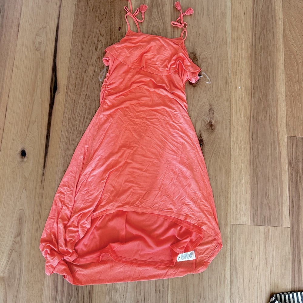Coral habitual dress